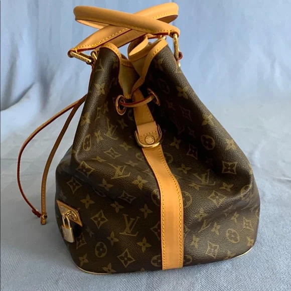 Louis Vuitton Monogram Neo Bucket Bag - Picture 5 of 10